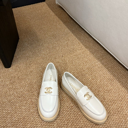 CHANEL 26S LOAFER IN WHITE PATENT CALFSKIN CC LOGO