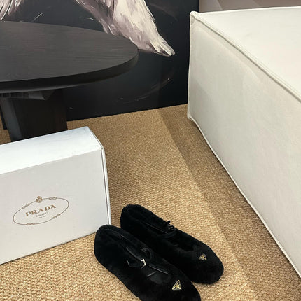 PRADA 26S SHEARLING BALLET FLATS IN BLACK