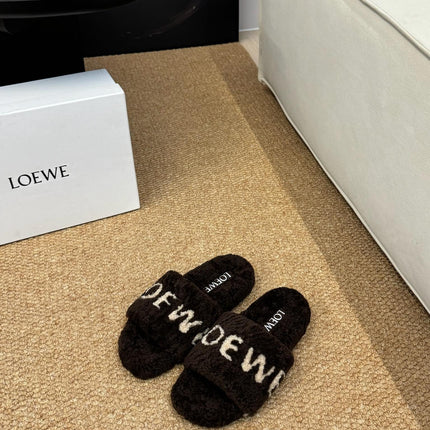 LOEWE 26S FLUFFY SLIDE SANDALS IN DARK BROWN SHEARLING LOGO