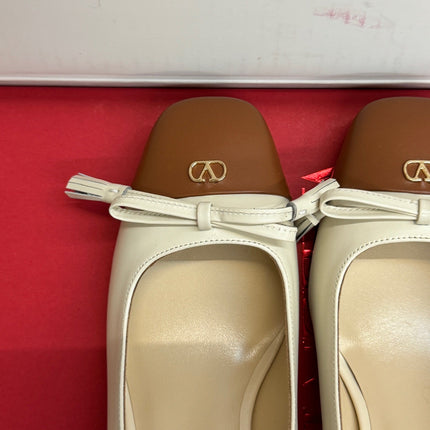 VALENTINO 26S HEELED BALLET FLATS IN BROWN AND CREAM WHITE CALFSKIN