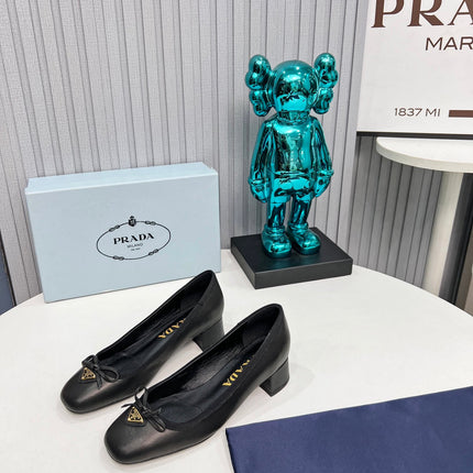 PRADA 26S ROUND TOE PUMPS BLOCK HEEL 40MM IN BLACK CALFSKIN WITH BOW