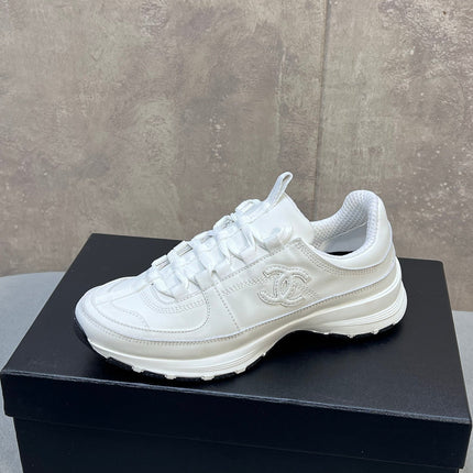 CHANEL 26S RUNNER CC LOGO SNEAKERS IN WHITE CALFSKIN