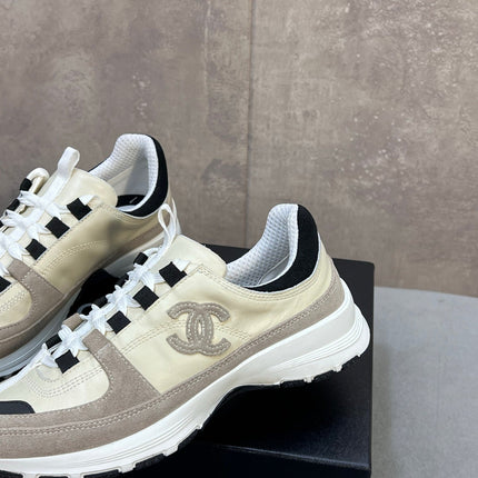 CHANEL 26S RUNNER CC LOGO SNEAKERS IN BEIGE AND GREY CALFSKIN