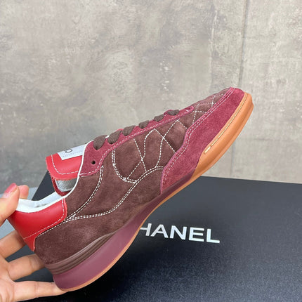 CHANEL 26S SNEAKERS IN DARK BROWN AND BURGUNDY RED SUEDE QUILTED CC LOGO