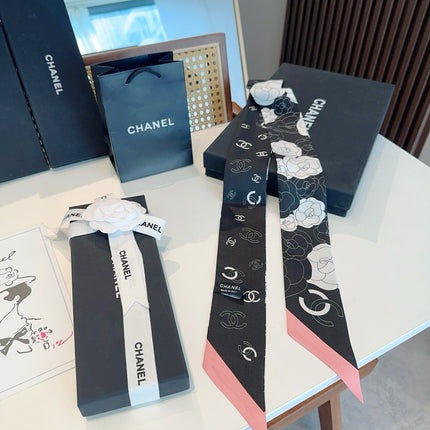 CHANEL 26S TWILLY SCARF 120 IN SILK 433683