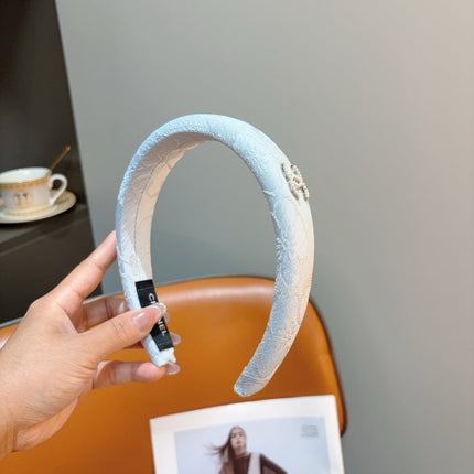 CHANEL 26S HEADBAND IN LIGHT BLUE SILK 505273