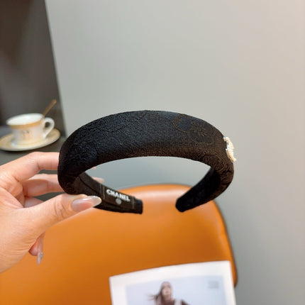 CHANEL 26S HEADBAND IN BLACK SILK 505274
