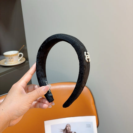 CHANEL 26S HEADBAND IN BLACK SILK 505274