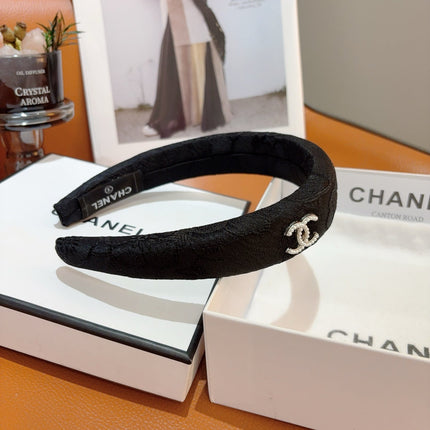 CHANEL 26S HEADBAND IN BLACK SILK 505274