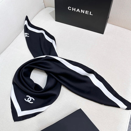 CHANEL 26S SCARF 90 IN SILK 303206