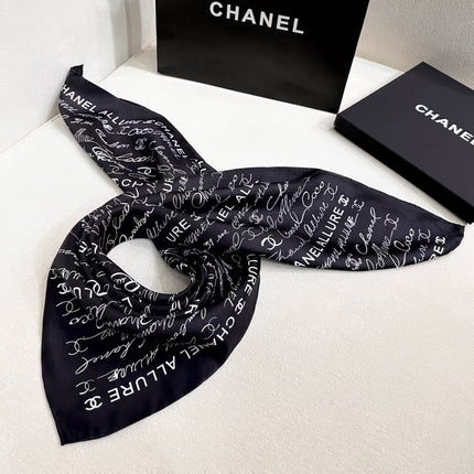 CHANEL 26S SCARF 90 IN SILK 305987