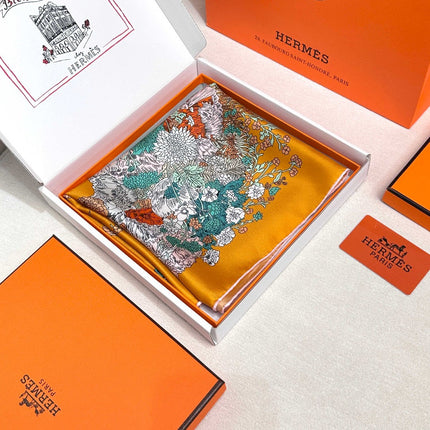 HERMES 26S PATTERNED SCARF 90 IN SILK AND CASHMERE 502225
