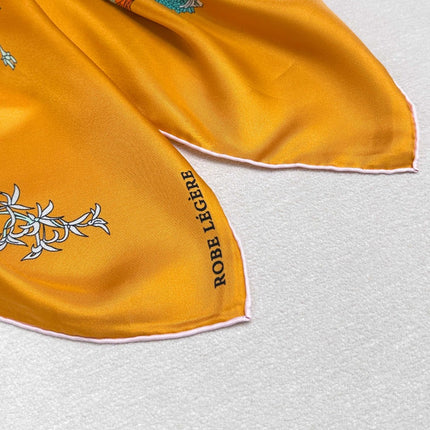 HERMES 26S PATTERNED SCARF 90 IN SILK AND CASHMERE 502225