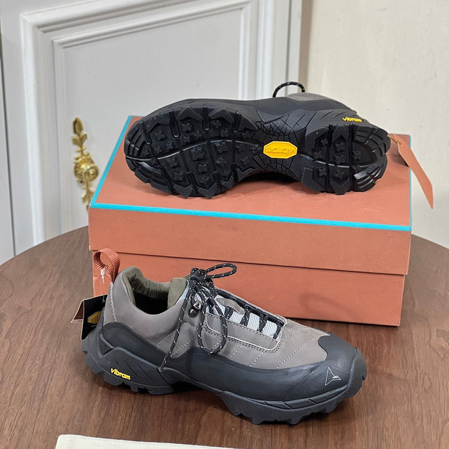 LP KATHARINA SNEAKER LIGHT GRAY AND CHARCOAL SUEDE