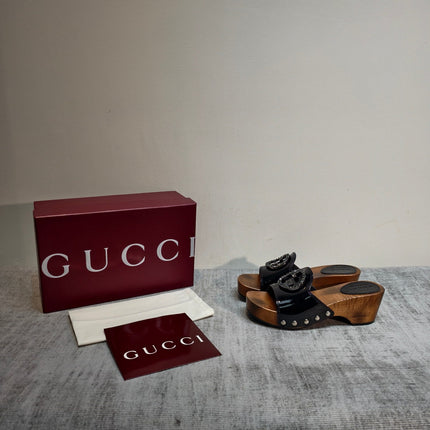 GUCCI 26S PLATFORM MULES IN BLACK PATENT CALFSKIN