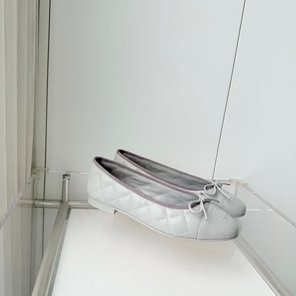 CHANEL 26S BALLET FLATS IN LIGHT GREY QUILTED CALFSKIN WITH BOW