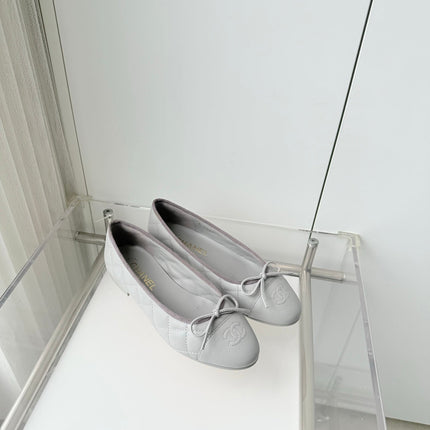 CHANEL 26S BALLET FLATS IN LIGHT GREY QUILTED CALFSKIN WITH BOW