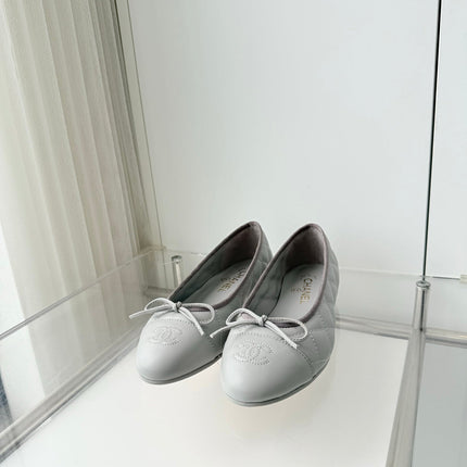 CHANEL 26S BALLET FLATS IN LIGHT GREY QUILTED CALFSKIN WITH BOW