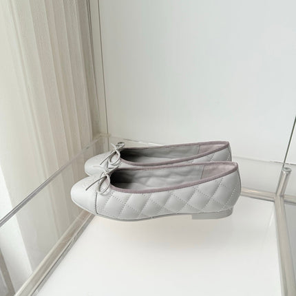 CHANEL 26S BALLET FLATS IN LIGHT GREY QUILTED CALFSKIN WITH BOW